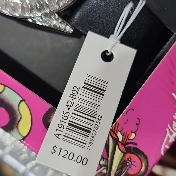 ❎️‼️ 1 Left ‼️❎️ Ed Hardy women Rhinestone black watch Cosmetic pouch Attached - Picture 7 of 9